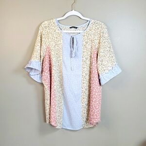 Bloomchic women's short sleeve, floral print blouse w/tied neck. Size 12